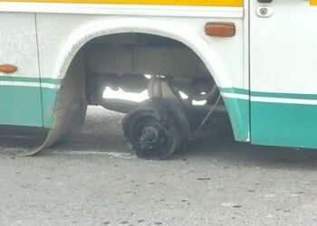 ভয়ংকৰ! চলন্ত অৱস্থাতে আলট্ৰা বাছৰ চকা খুলি পৰে; চকাৰ আঘাতত গুৰুতৰভাৱে আহত দুই কিশোৰ-কিশোৰী