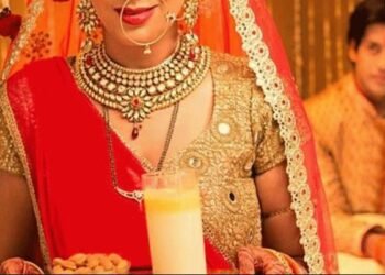 ফুলশয্যাৰ নিশা স্বামীক কিয় গাখীৰ (Milk) দিয়া হয়? আহক জানো এই ৰীতি-নীতিৰ সত্যতা