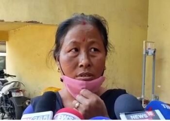 পুনৰ ডকাইতিৰ ঘটনা; দিন-দুপৰতে এগৰাকী মহিলাৰ পৰা বাইকত অহা ২ ডকাইতে কাঢ়ি লৈ গ’ল ৫ লাখ টকা; মাটি ক্ৰয় কৰিবলৈ ওলাইছিল টকাখিনি