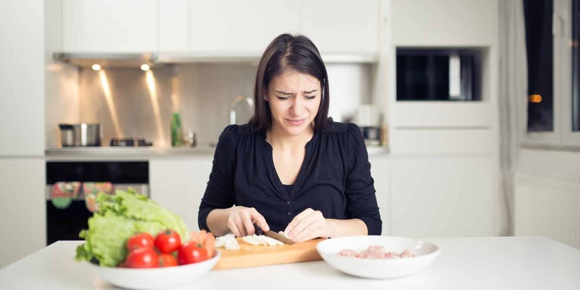 পিঁয়াজ (Onion) কটাৰ আটাইতকৈ Unique Tips; এনেদৰে কাটিলে কেতিয়াও নোলাব চকুপানী, আহক জানো কি?