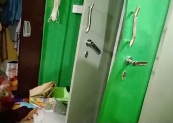 একেদিনাই সৰ্থেবাৰীত তিনিটাকৈ চুৰিকাণ্ড; এঘৰৰ পৰা নিলে সোণৰ অলংকাৰ, ২খন ATM, আন এটা ঘৰৰ পৰা নিলে সোণৰ অলংকাৰ, ১ লাখ টকা আৰু এটা পেট্ৰ’ল পাম্পৰ সমীপৰ পৰা নিলে এখন বুলেট