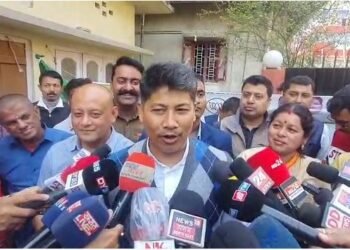 ‘ভয়-ভাবুকি কিয় দিব লাগে; খেলিবলৈয়ে মানুহ নাই কংগ্ৰেছৰ, যি কেইজন আছে অলপ মৰম কৰিলেই যোগদান কৰিব বিজেপিত’- এই মন্তব্য পীয়ুষ হাজৰিকাৰ