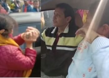 Pati Patni Aur Woh! ৰাজপথত স্বামীৰ গাড়ী; কাষৰ ছিটত পত্নী নহয় আছে প্ৰেমিকা, তাৰ পিছত…ভিৰ, কাজিয়া আৰু পত্নীৰ ৰণচণ্ডী ৰূপ, চাওক VIDEO