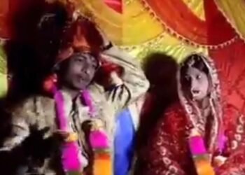 যৌতুক (Dowry) কম পোৱা বাবে দৰাই বিয়া কৰিবলৈ হ’ল অমান্তি; দৰাই ক’লে- ‘যৌতুক নিদিলে নকৰাও বিয়া, শুনাৰ লগে লগে সকলোৱে ক’লে- চৰ শোধাব লাগে ইয়াক, Viral Video চালে আপোনাৰো উঠিব খং
