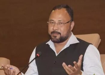 ‘বাঢ়িব লাগিছিল ২ টকা, বঢ়োৱা হৈছে ৫৯ পইচাহে’- বিদ্যুৎ মাচুল বৃদ্ধিৰ সপক্ষে গৈ উদ্ভট মন্তব্য শক্তি মন্ত্ৰী বিমল বৰাৰ (Bimal Borah)