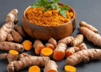 Health Tips: আপুনি হয়টো নাজানে হালধিৰ (Turmeric) এই ৫টা লাভালাভ; পঢ়িলে আপুনিও হৈ পৰিব হালধি প্ৰেমী!
