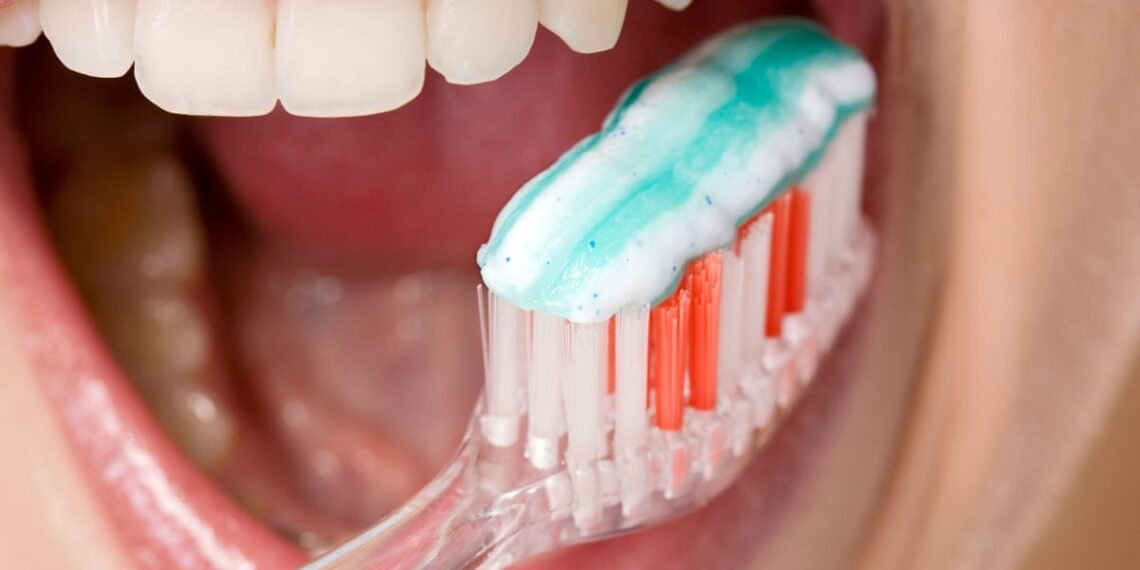 আচৰিত ঘটনা! দাঁত ব্ৰাছ (Brushing Teeth) কৰি থাকোতে বাথৰুমত পিছলিল ভৰি; তাৰ পিছত যি হ’ল সেয়া শুনিলে আপোনাৰো গাৰ নোম শিয়ঁৰি উঠিব, আহক জানো হ’ল কি?