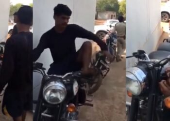 কেনেদৰে চোৰে ‘Enfield’ বাইক চুৰি কৰে আৰক্ষীৰ আগত Demo দেখুৱালে এটা চোৰে; আৰক্ষীও হৈ পৰিল আচৰিত, চাওক এই Viral Videoটো