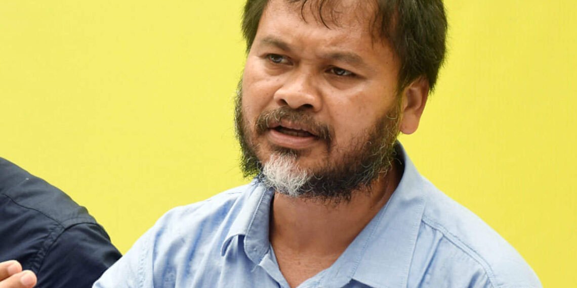 ‘মুখ্যমন্ত্ৰীয়ে মোৰ ভাষণৰ ওপৰত ডেৰ ঘণ্টা ভাষণ দিয়ে আৰু মই এক মিনিট কথা ক’লেই বহিষ্কাৰ কৰে’- বাজেট অধিবেশনৰ প্ৰথম দিনটোতে বিধানসভাৰ পৰা বহিষ্কৃত হৈ বিধায়ক অখিল গগৈৰ (Akhil Gogoi) ক্ষোভ প্ৰকাশ