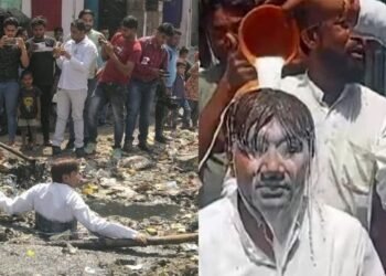 নিৰ্বাচনী নাটক! প্ৰথমে দুৰ্গন্ধময় নলাত নামিল কাউঞ্চিলাৰ; তাৰ পিছত ‘নায়ক’ চিনেমাৰ অনিল কাপুৰৰ দৰে গাখীৰেৰে গা ধুৱালে সমৰ্থকে- AAPৰ কাউঞ্চিলাৰৰ Video Viral