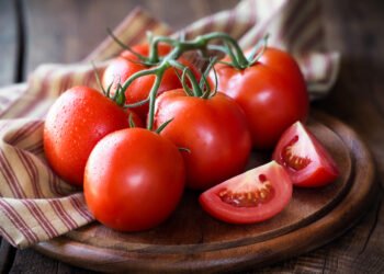 Health Tips: কেঁচাই হওক বা ৰান্ধিয়েই হওক বিলাহী (Tomato) খাই হয়তো সকলোৱে ভাল পাই; কিন্তু আপুনি জানেনে বিলাহীৰ আছে বহুকেইটা আশ্চৰ্যকৰ লাভালাভ, যদি নাজানে তেন্তে আহক জানি লওঁ