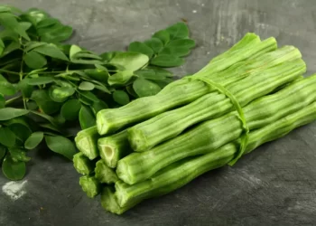 Health Tips: বিবাহিত পুৰুষে নিশ্চয়কৈ খাওক চজিনা (Drumstick); বৃদ্ধি হ’ব এইবিধ বস্তু, শক্তিও বৃদ্ধি হ’ব দুগুণ, আৰু লগতে আছে বিভিন্ন লাভালাভ, আহক জানো কি কি?