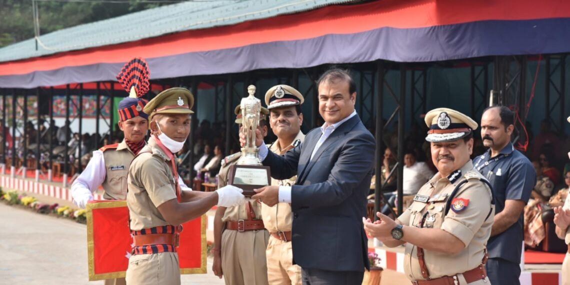 ‘আৰক্ষী মানেই মদ খাব লাগিব; আৰক্ষী মানেই শকত হ’ব লাগিব, এনেকুৱা কথা ক’তো নাই, যিদিনাই আপুনি পিন্ধি থকা পেণ্টটো টান হোৱা বুলি অনুভৱ কৰে, সেইদিনাই শৰীৰ চৰ্চা আৰম্ভ কৰকঃ হিমন্ত বিশ্ব শৰ্মা