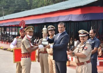 ‘আৰক্ষী মানেই মদ খাব লাগিব; আৰক্ষী মানেই শকত হ’ব লাগিব, এনেকুৱা কথা ক’তো নাই, যিদিনাই আপুনি পিন্ধি থকা পেণ্টটো টান হোৱা বুলি অনুভৱ কৰে, সেইদিনাই শৰীৰ চৰ্চা আৰম্ভ কৰকঃ হিমন্ত বিশ্ব শৰ্মা