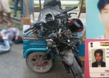 ভয়ংকৰ পথ দুৰ্ঘটনা; ৰৈ থকা ট্ৰাকত খুন্দা বাইকৰ, ঘটনাস্থলীতে কৰুণ মৃত্যুক সাৱটিলে ২জন ১৮ বছৰীয়া যুৱকে, দুৰ্ঘটনাটোৰ পিছতে ট্ৰাকসহ চালকৰ পলায়ন