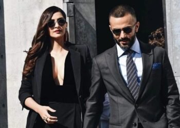 অভিনেত্ৰী সোনম কাপুৰৰ (Sonam Kapoor) ঘৰত চুৰি; আলমিৰা ভাঙি চোৰে লুটিলে ১.৪০ কোটি টকাৰ গহনাসহ ১ লাখ নগদ টকা, সন্দেহৰ চকু ঘৰটোত বন কৰা ৩৭জন লোকৰ ওপৰত