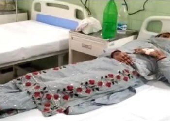 ‘আজম কেৱল মোৰ হয়’- এই বুলি কয় চাদৰ পৰা জাঁপ প্ৰেমিকাৰ; ভাঙিল কঁকাল, জীৱনত কেতিয়াও খোজ কাঢ়িব নোৱাৰিব, প্ৰেমিক গ’ল জেলত, সম্পূৰ্ণ ঘটনাটো এনেধৰণৰ…