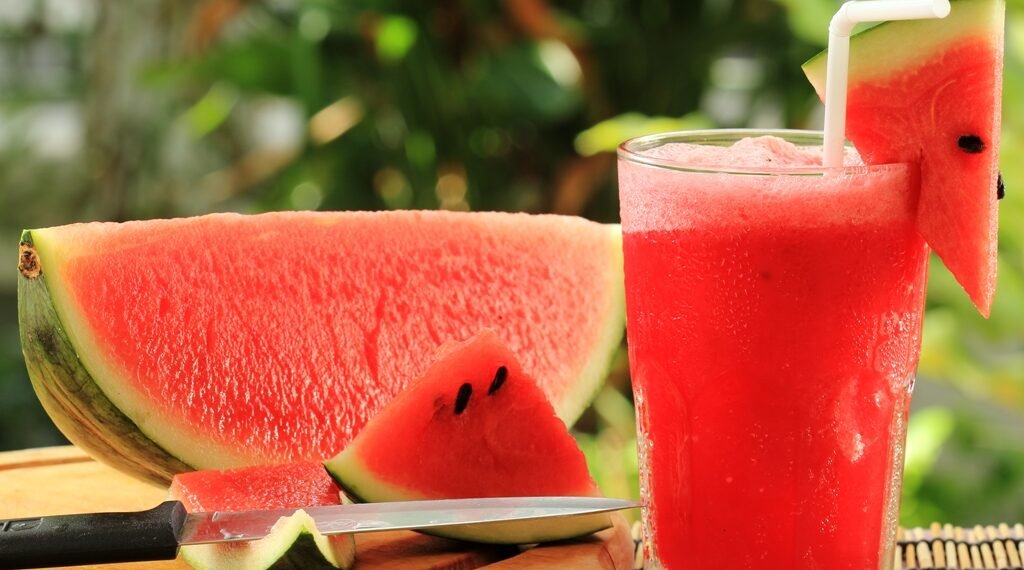 Health Tips: আপুনিও হয়তো তৰমুজ (Watermelon) খাই ভাল পায়? কিন্তু ইয়াক খোৱাৰ সঠিক সময় আৰু কেনেদৰে খাব লাগে আপুনি হয়তো নিশ্চয় নাজানে; তেন্তে আহক জানি লওঁ