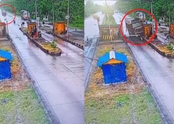 ভয়ংকৰ! দ্ৰুতবেগী ট্ৰাকে মহটিয়াই নিলে এখন টোলগেট; সম্পূৰ্ণৰূপে বিধ্বস্ত টোলগেটখন, সুৰাৰ নিচাত আছিল চালকজন, চাওক Horrific Viral Video
