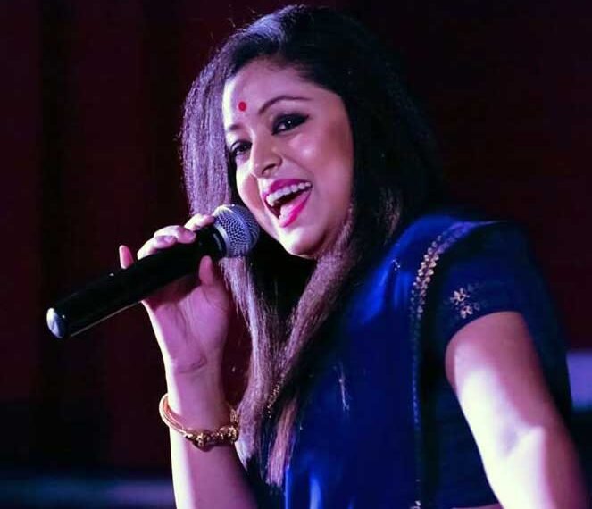 ‘আমি দুঃখিত যে, আমি বিহুৰ মঞ্চত হিন্দী গীত নাগাও; KGF Chapter-2ত গোৱা গীতটোৰ অনুৰোধ আহিছে, কিন্তু মই নাগাও, একেবাৰে বেয়া নাপাব’- মঞ্চতে কণ্ঠশিল্পী প্ৰিয়ংকা ভৰালীয়ে দৰ্শকক উদ্দেশ্যি কয় এই কথা