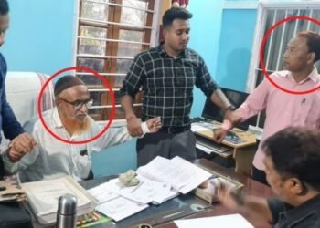 ল’বহে পালে, কিন্তু খাব নাপালে! বিচাৰিছিল ৫ লাখ টকা ঘোচ (Bribe); প্ৰথম কিস্তি হিচাপে ৫০ হাজাৰ টকা ঘোচ লৈ হাতে-লোটে ধৰা পৰিল কাৰ্যবাহী অভিযন্তা, এতিয়া ঠিকনা জেল