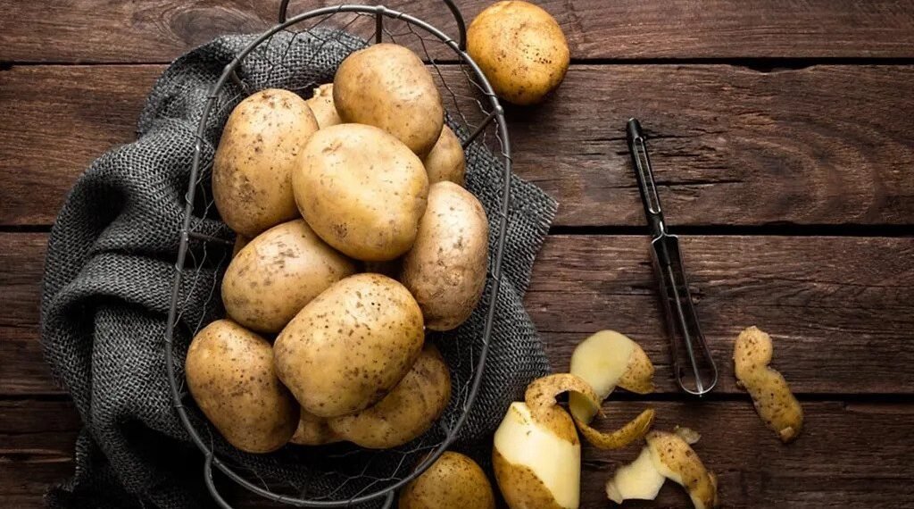 Health Tips: আলু (Potato) খাবলৈ যিমান ভাল; সিমানে স্বাস্থ্যৰ বাবেও কাল! আপুনিও বহুত বেছিকৈ আলু খাই নেকি? যদি খাই তেন্তে জানি লওঁক এই ৫টা লোকচান