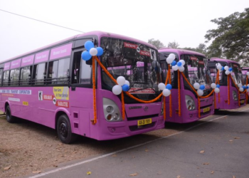 গুৰুত্বপূৰ্ণ খবৰঃ আজিৰে পৰা গুৱাহাটীত বন্ধ হ’ল ২১খন গুলপীয়া বাছ (Pink Buses); যাত্ৰীয়ে ব্যৱহাৰ নকৰাৰ বাবেই এই সিদ্ধান্ত গ্ৰহণ, কেৱল ৪খন বাছহে চলাচল কৰিব ৰাজপথত