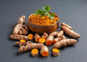 Health Tips: ৰাতিপুৱা শুই উঠি খালি পেটত কেঁচা হালধি (Raw Turmeric) খোৱা আৰম্ভ কৰি দিয়ক; কাৰণ হালধিৰ আছে বহু আশ্চৰ্যকৰ লাভলাভ, আহক জানো কি কি?