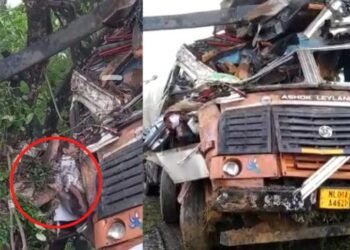 ভয়ংকৰ! মুষলধাৰ বৰষুণৰ ফলত পুনৰ এজনৰ গ’ল প্ৰাণ; নিয়ন্ত্ৰণ হেৰুৱাই গছক খুন্দা মাৰে তেলৰ টেংকাৰে, থিতাতে কৰুণ মৃত্যুক সাৱটিলে চালকে, বহু সময় ধৰি গাড়ীৰ চেপাতে আৱদ্ধ হৈ থাকে লোকজন