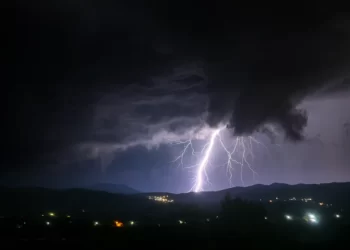 মৰ্মান্তিক! বজ্ৰপাতত (Lightning) কৰুণ মৃত্যুক সাৱটিলে দুই ১৩ বছৰীয়া কিশোৰীসহ এগৰাকী ৭ মহীয়া গৰ্ভৱতী মহিলাই; ঘৰৰ ভিতৰতে বজ্ৰ পৰি হেৰুৱালে প্ৰাণ, বৰষুণৰ বাবে একেটা ঘৰতে আছিল তিনিওগৰাকী