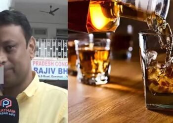 ‘মদৰ দাম বঢ়ালেও মদাহীয়ে প্ৰতিবাদ নকৰে; তাৰেই সুযোগ লৈছে চৰকাৰে, মদৰ দোকানত মানুহ বেছি দেখিলে আমাৰ ৰজাঘৰীয়াৰ মনটো ভাল লাগে, কাৰণ চৰকাৰলৈ ধন আহি আছে’- সুৰাৰ দাম বৃদ্ধি হোৱাক লৈ প্ৰতিক্ৰিয়া জাকিৰ হুছেইন শিকদাৰৰ