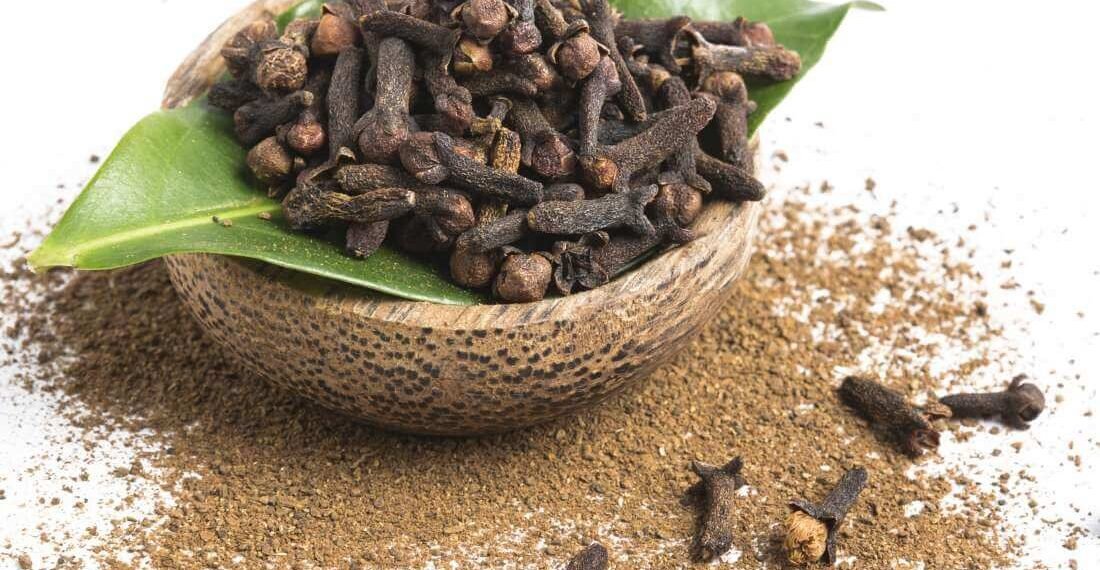 Health Tips: সকলোৰে পাকঘৰত পোৱা এবিধ সাধাৰণ মচলা ‘লং (Clove)’; কিন্তু আপুনি জানেনে এই মচলাবিধৰ আছে বহু অসাধাৰণ লাভালাভ, পিছে জানি লও আহক কি কি?