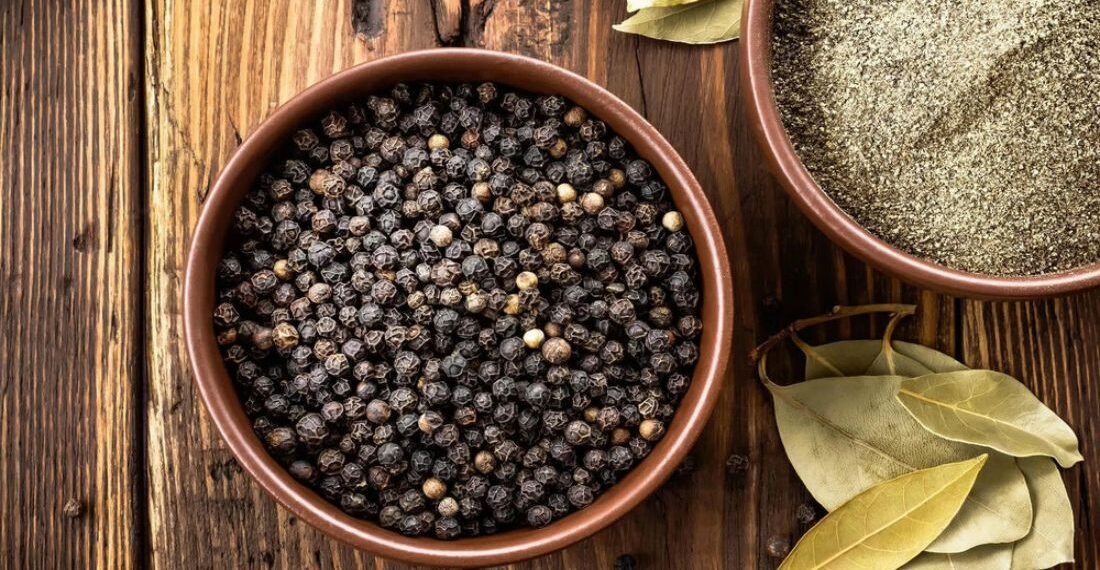 Health Tips: সকলোৰে পাকঘৰত পোৱা এবিধ সাধাৰণ সামগ্ৰী ‘জালুক (Black Pepper)’; কিন্তু জানেনে এই সাধাৰণ মচলাবিধৰ আছে অসাধাৰণ গুণাগুণ, জানি লও আহক কি কি?