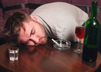 Lifestyle Tips: সপোনত ‘সুৰা’ (Liquor In Dream) দেখা পাইছে নেকি? যদি দেখিছে তেন্তে এয়া ভৱিষ্যতৰ গুৰুত্বপূৰ্ণ ইংগিত! কেৰিয়াৰ-টকাৰ সৈতে আছে পোনপটীয়া সম্পৰ্ক, আহক জানো কেনেকৈ?