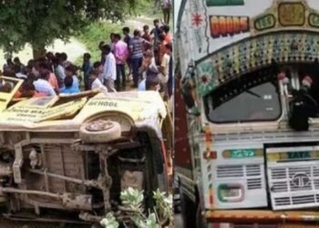 মৰ্মান্তিক! ঘৰৰ পৰা স্কুললৈ গৈ আছিল; কিন্তু নিয়তিৰ নিষ্ঠুৰ পৰিহাস আদবাটতে স্কুল ভেন আৰু ট্ৰাকৰ ভয়ংকৰ খুন্দা (Road Accident), থিতাতে কৰুণ মৃত্যুক সাৱটিলে ৪ কণমানি ছাত্ৰই, ১১জন ছাত্ৰ-ছাত্ৰীয়ে হাস্পতালত গণিছে মৃত্যুৰ ক্ষণ