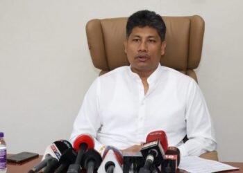 ‘চৰকাৰী চাকৰিয়ালৰ দৰমহা প্ৰতিমাহে ২০০-৩০০ টকাকৈ বাঢ়ে; গতিকে বিদ্যুৎ মাচুল বঢ়াতো ডাঙৰ কথা নহয়, নিয়মমাফিকটো বাঢ়িবই’- পীযুষ হাজৰিকা