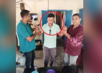খাকী পোছাকত লগালে ক’লা দাগ! ঘোচ (Bribe) লৈ ধৰা পৰিল এজন আৰক্ষী বিষয়া; বিচাৰিছিল ২০ হাজাৰ কিন্তু আগধন হিচাপে ৭ হাজাৰ টকা লওতেই হাতে-লোটে পৰে ধৰা