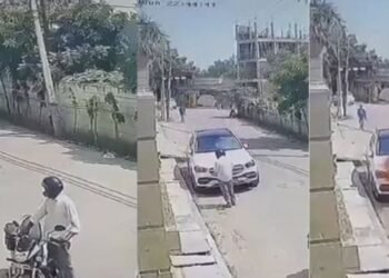 আজৱ ঘটনা! ঘৰৰ টাইলছ লগোৱাৰ পিছত ঘৰৰ গৰাকীয়ে ৰাজমিস্ত্ৰীক নিদিলে পাবলগীয়া টকা; তাৰ পিছত ৰাজমিস্ত্ৰীয়ে খঙৰ ভমকত পেট্ৰ’ল ঢালি জ্বলাই দিলে গৰাকীৰ ‘মাৰ্চিডিজ’ বাহন, Watch Viral Video
