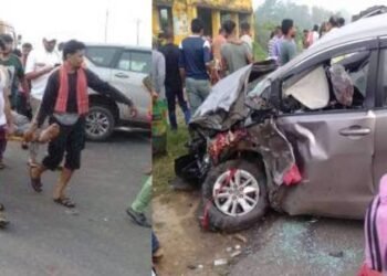 ভয়ংকৰ! মন্দিৰলৈ খোজকাঢ়ি গৈ থাকোতে দ্ৰুতবেগী বাহনে মহটিয়াই থৈ যায় ৬ গৰাকী ভক্তক (Devotees); থিতাতে প্ৰাণ হেৰুৱাই আটাইকেইজনে, দুৰ্ঘটনাটো ইমানেই ভয়ংকৰ আছিল যে বাহনখন ভাঙি চূৰমাৰ হৈ যায়