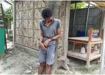 নিৰ্লজ্জ কাণ্ড! যুৱতীয়ে গা ধুই থাকোতে বাথৰুমৰ ফাঁকেৰে যুৱকে কৰিলে ভিডিঅ’; তাৰ পিছত যুৱকৰ অৱস্থা এয়া, চাওক Video
