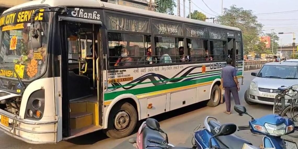 এটা বেয়া খবৰ! পুনৰ বৃদ্ধি পালে চিটী বাছৰ ভাড়া (Bus Fare); পৰিবহন বিভাগে সংগোপনে বৃদ্ধি কৰিলে ভাড়া, পিছে কিমান বাঢ়িল?