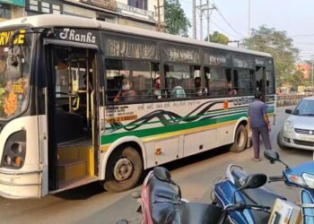 এটা বেয়া খবৰ! পুনৰ বৃদ্ধি পালে চিটী বাছৰ ভাড়া (Bus Fare); পৰিবহন বিভাগে সংগোপনে বৃদ্ধি কৰিলে ভাড়া, পিছে কিমান বাঢ়িল?