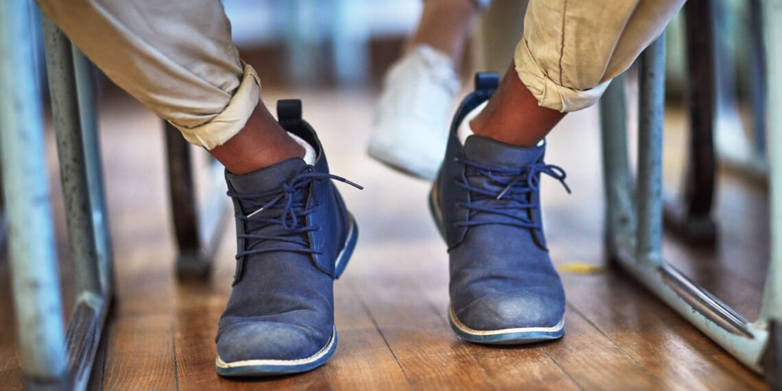 জানি থওক! বহি থাকোতে ভৰি নচুৱাই (Moving Legs) থকা অভ্যাস আছে নেকি? যদি আছে তেন্তে এই অভ্যাস সোনকালেই এৰক, নহ’লে দৰিদ্ৰতাই লগ নেৰিব, আৰু আছে বহুতো লোকচান…