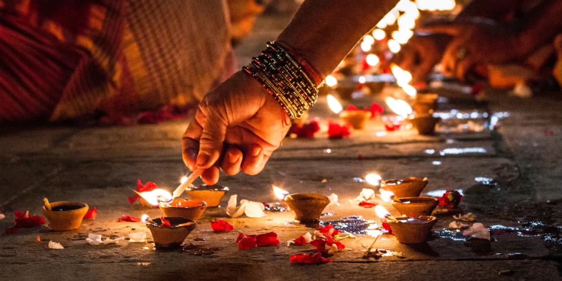 জানি থওক! দীপাৱলীৰ (Diwali) দিন দুটাত ভুলতেও নকৰিব এইবোৰ কাম; নহ’লে মা লক্ষ্মী অসন্তুষ্ট হোৱাৰ লগতে দুৰ্ভাগ্যই লগ এৰা নিদিব, আহক জানো কি কি?