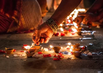 জানি থওক! দীপাৱলীৰ (Diwali) দিন দুটাত ভুলতেও নকৰিব এইবোৰ কাম; নহ’লে মা লক্ষ্মী অসন্তুষ্ট হোৱাৰ লগতে দুৰ্ভাগ্যই লগ এৰা নিদিব, আহক জানো কি কি?