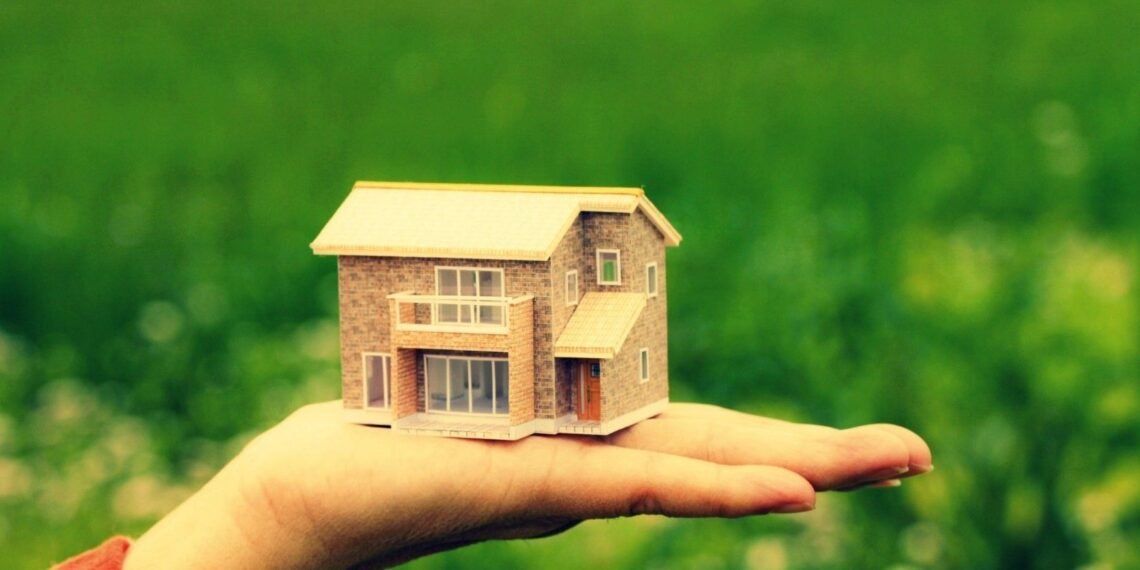 জানি থওক! ঘৰত (Vastu Tips) যদি সদায়ে সুখ-শান্তি বিচাৰে তেন্তে এইবোৰ ঠাইত নাৰাখিব জোতা-ঝাড়ু; নহ’লে দুৰ্ভাগ্যই লগ নেৰা হ’ব, পিছে আহক জানো কি কি?