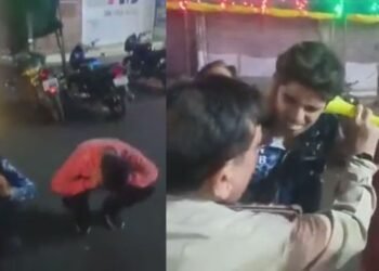 উচিত শাস্তি! কেইজনমান উদণ্ড যুৱকে ৰাস্তাত ‘পেঁপা’ বজাই বজাই মানুহক অশান্তি দি গৈ আছিল; তাৰ পিছত আৰক্ষীয়ে দিলে এই শাস্তি, আপোনাৰ মতামত কি এই শাস্তি উচিত নে অনুচিত? Watch Viral Video