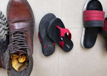 জানি থওক! জোতা-চেণ্ডেল (Shoes-Slippers) ওলোটাকৈ থ’ব নালাগে বুলি জ্যেষ্ঠজনে কোৱা হয়তো আপুনি শুনিছে; কিন্তু জানেনে কিয়? শুনি আপুনিও হ’ব আচৰিত, পিছে জানো আহক কিয়?