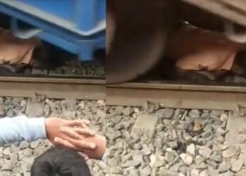সাৱধানৰ মৰণ নাই! এজন লোকৰ গাৰ ওপৰেৰে পাৰ হৈ গ’ল মালবাহী ৰে’ল; তাৰ পিছত…গাৰ নোম শিঁয়ৰি উঠোৱা দৃশ্য, Viral Videoটো চাওক আৰু অলপ বুজক