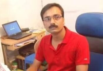 ১৮ আগষ্টৰ পুৱা নিজ বাসগৃহতে দুৰ্বৃত্তই গুলীয়াই হত্যা কৰে …….